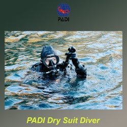 PADI Corso immersione con muta stagna in Italia e Malta